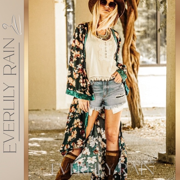 LAST ONE! Gorgeous Velvet Trim Kimono Duster - Picture 3 of 16